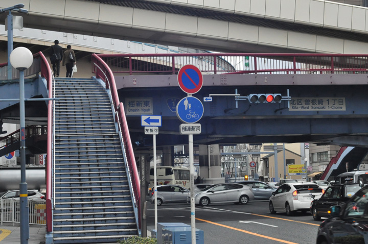 梅新東歩道橋