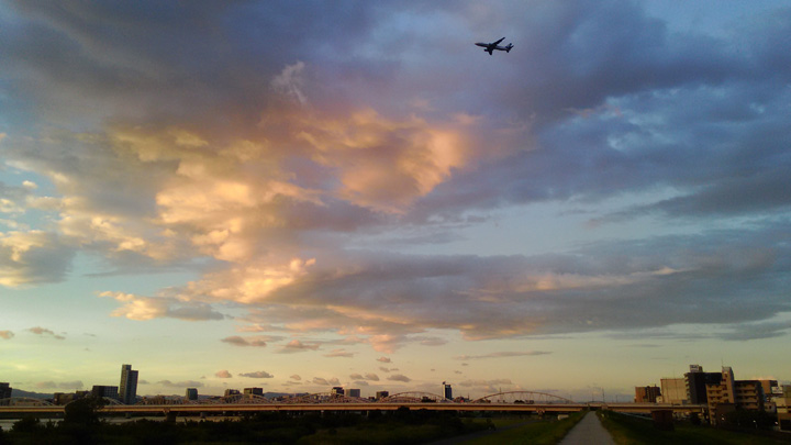 新十三大橋と飛行機