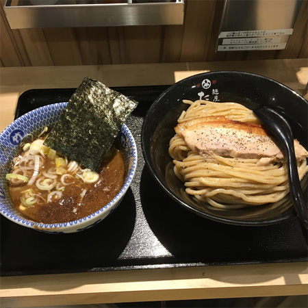 阪急梅田駅、駅ナカの麺屋たけ井　つけ麺（並）