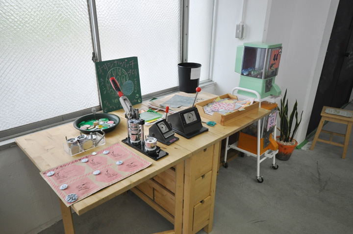 缶バッジを作る機械