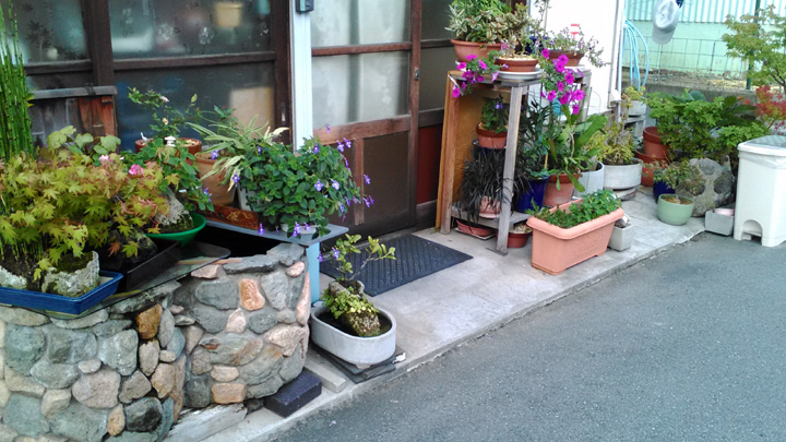 庚申湯の前の左官屋